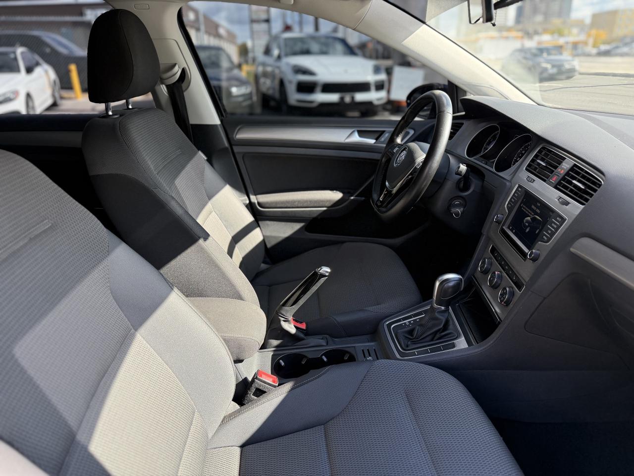 2017 Volkswagen Golf TSI S | APPLE CARPLAY | BACK UP CAMERA | Photo