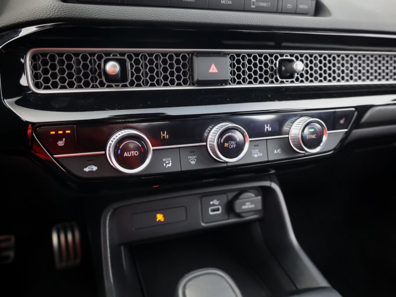 2024 Honda Civic Hatchback Sport  - Sunroof -  Heated Seats Photo