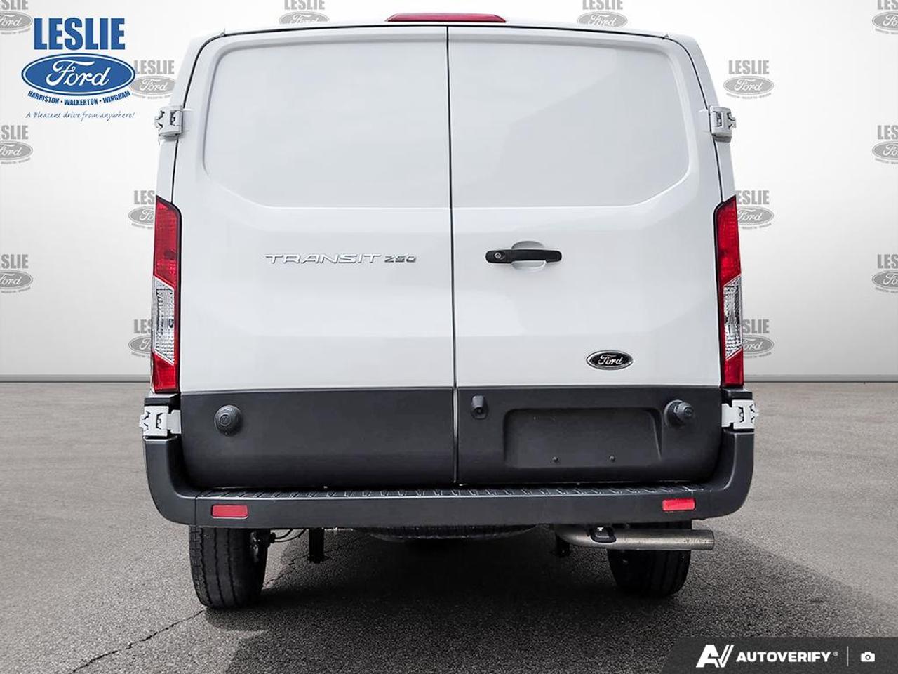 2024 Ford Transit Regular Roof 250 Cargo RWD Photo4