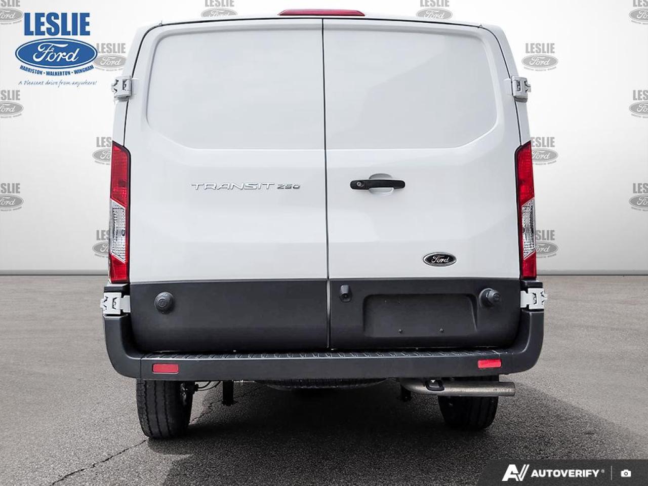 2024 Ford Transit Regular Roof 250 Cargo RWD Photo4