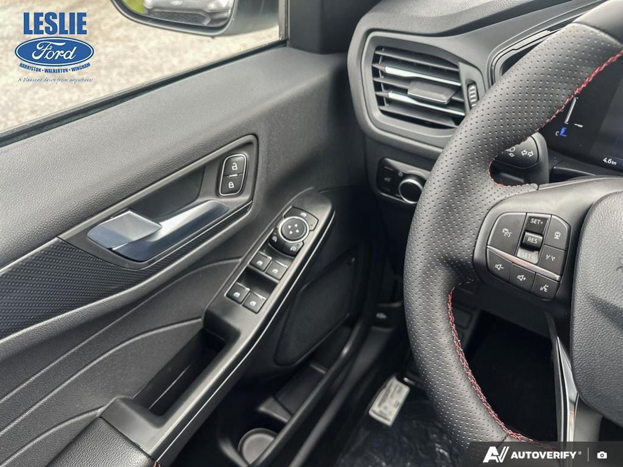 2025 Ford Escape ST-Line AWD Photo