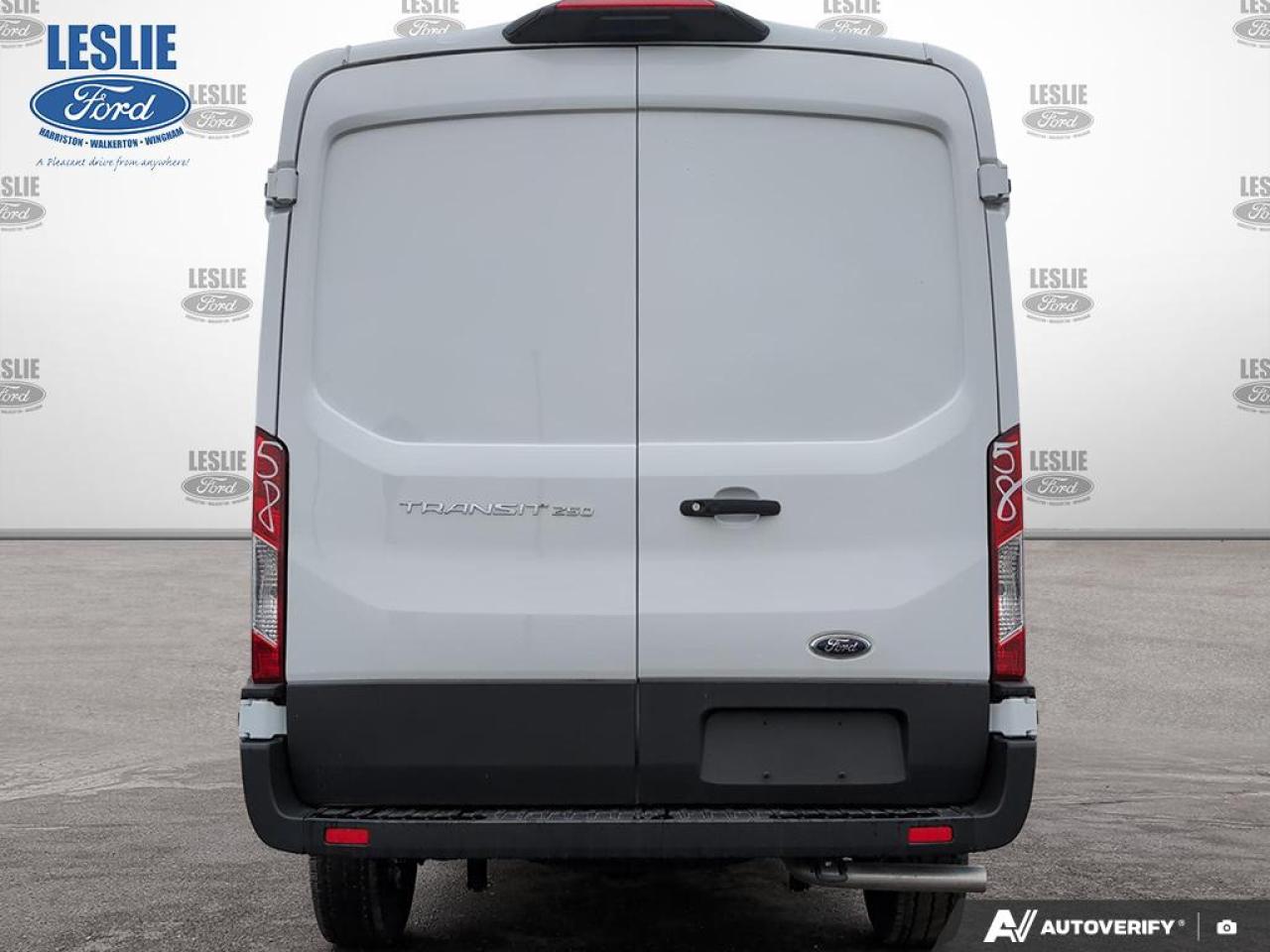 2025 Ford Transit Medium Roof 250 Cargo RWD Photo4