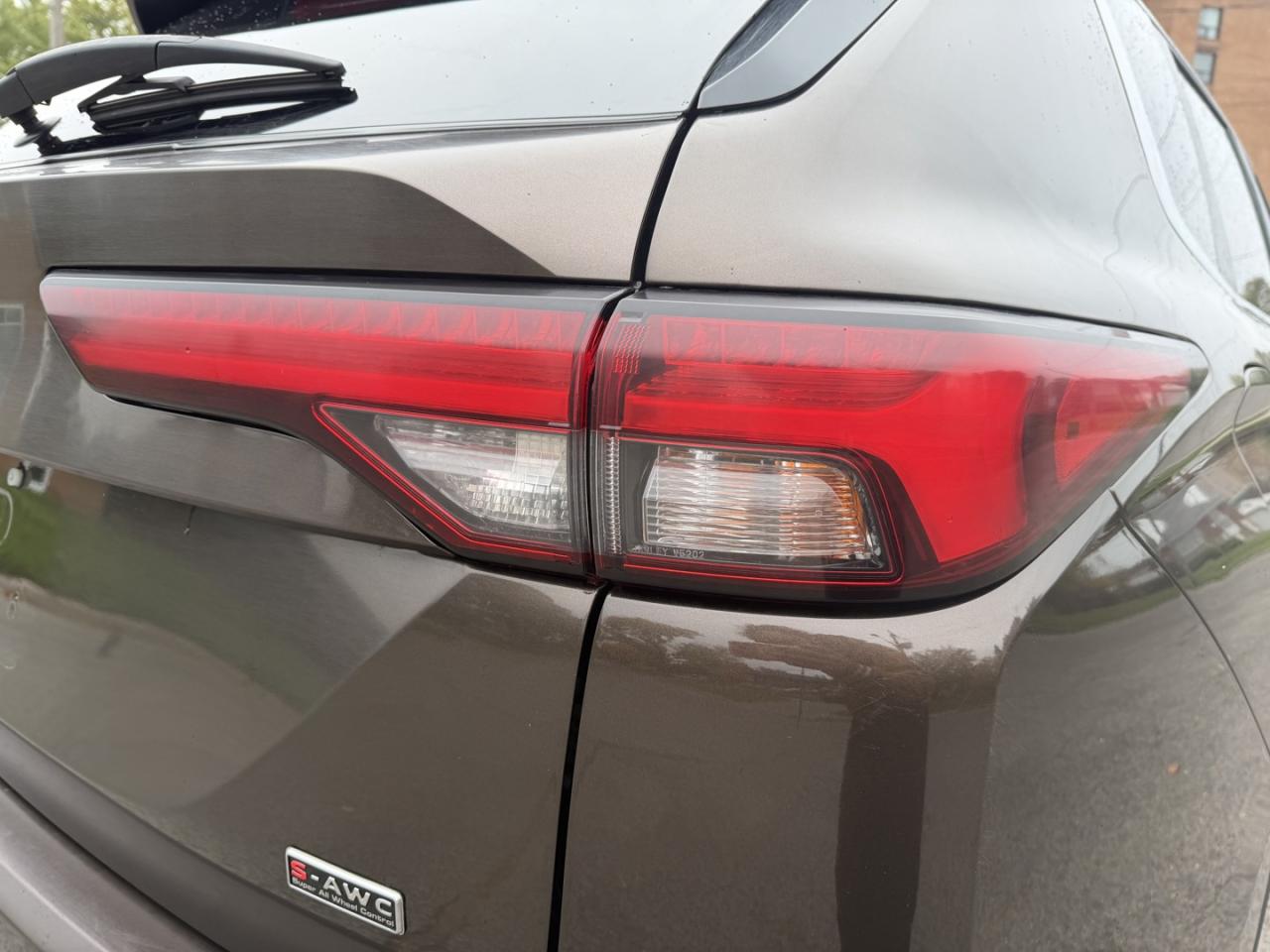 2022 Mitsubishi Outlander ES 4WD - Photo #6