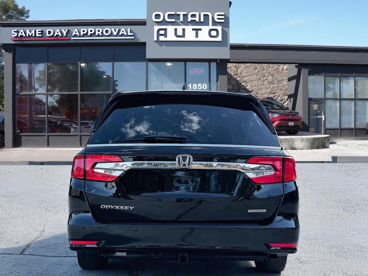 2018 Honda Odyssey Touring Photo4