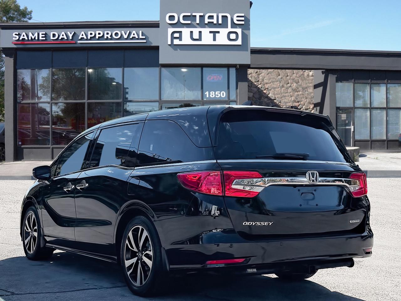 2018 Honda Odyssey Touring Photo3