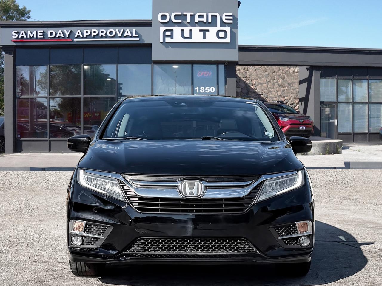 2018 Honda Odyssey Touring - Photo #2