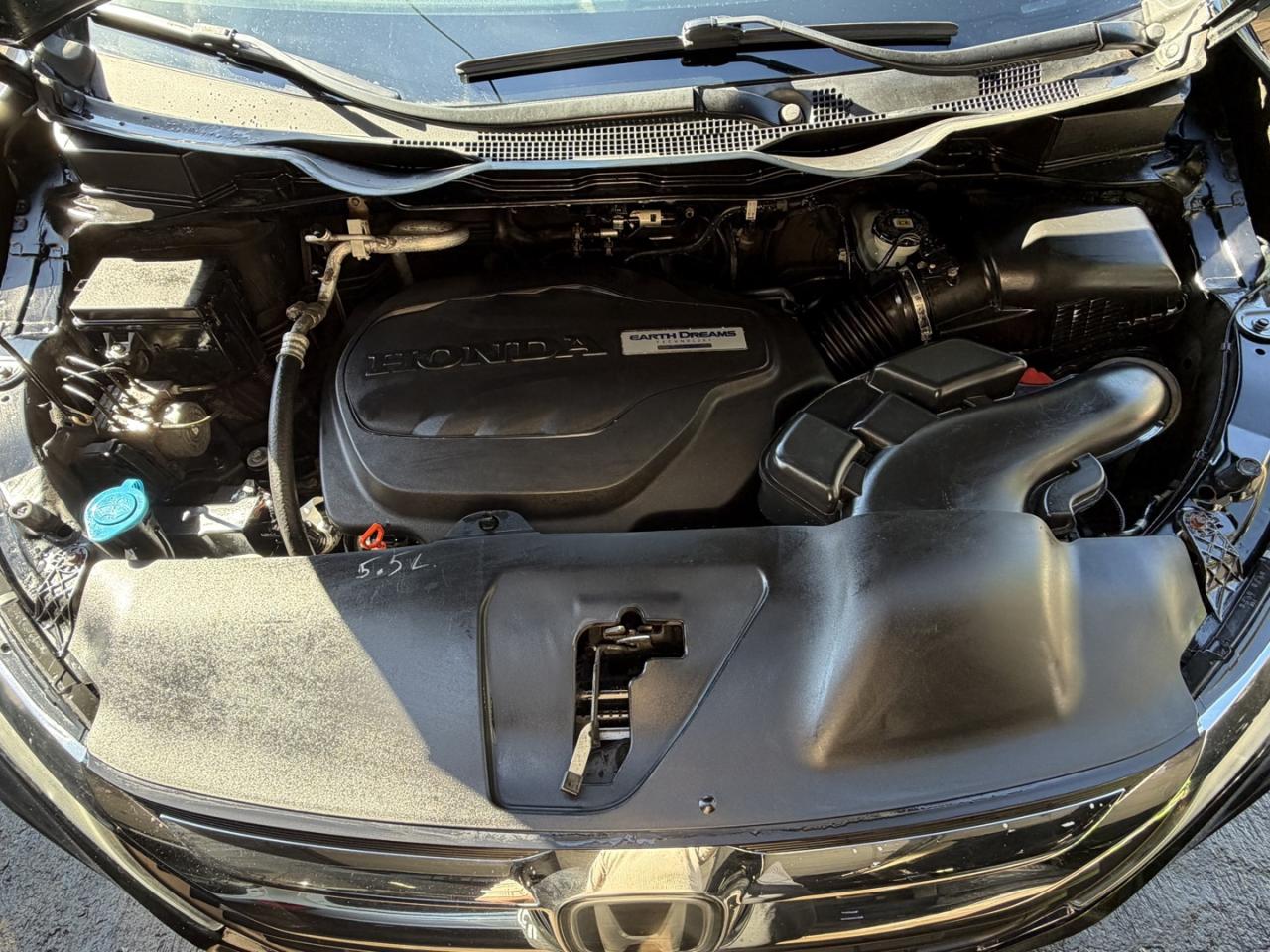 2018 Honda Odyssey Touring - Photo #9
