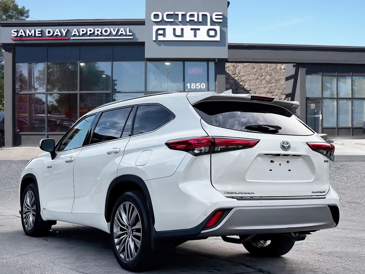 2020 Toyota Highlander HYBRID Limited AWD - Photo #4