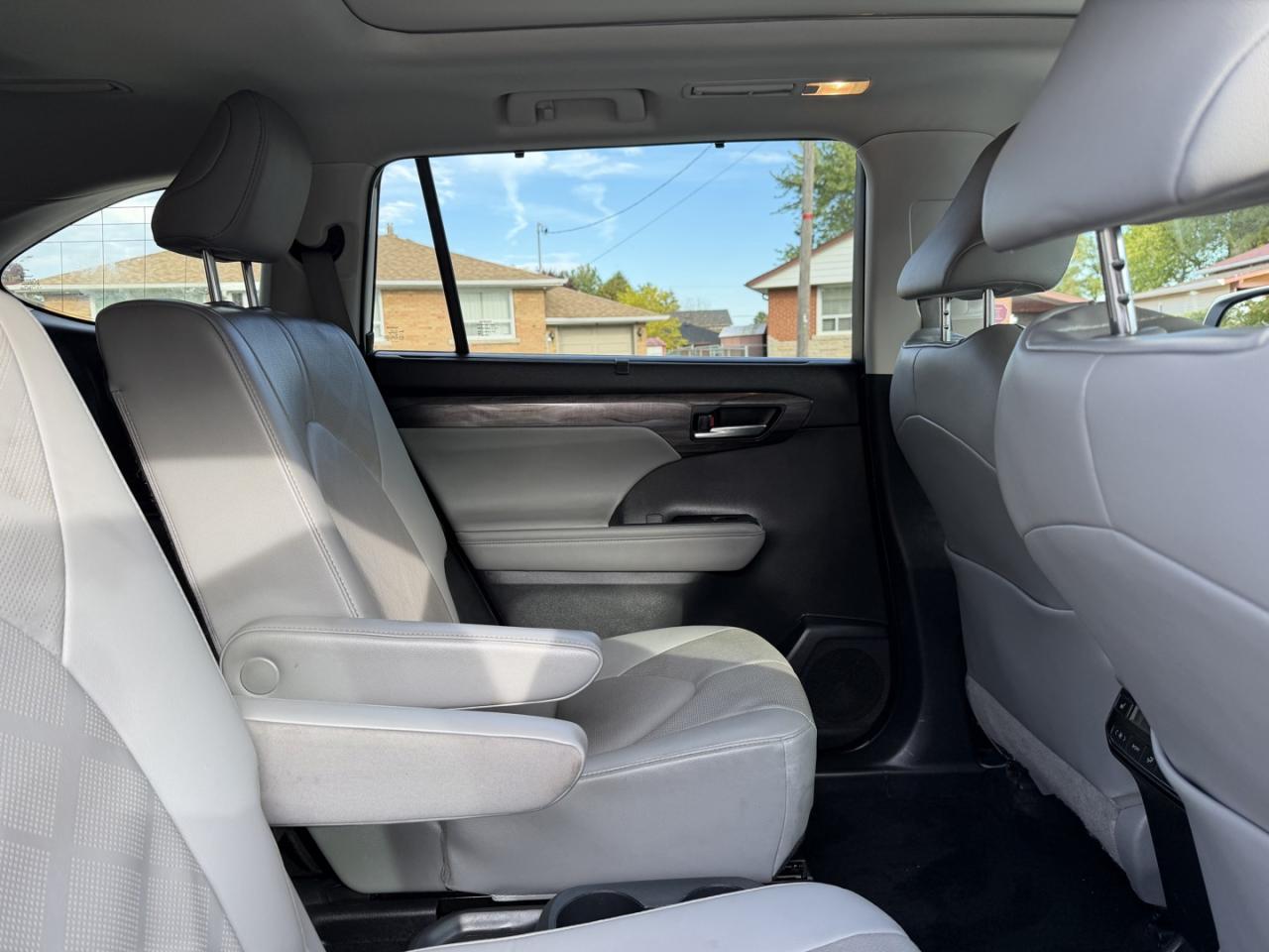 2020 Toyota Highlander HYBRID Limited AWD - Photo #12