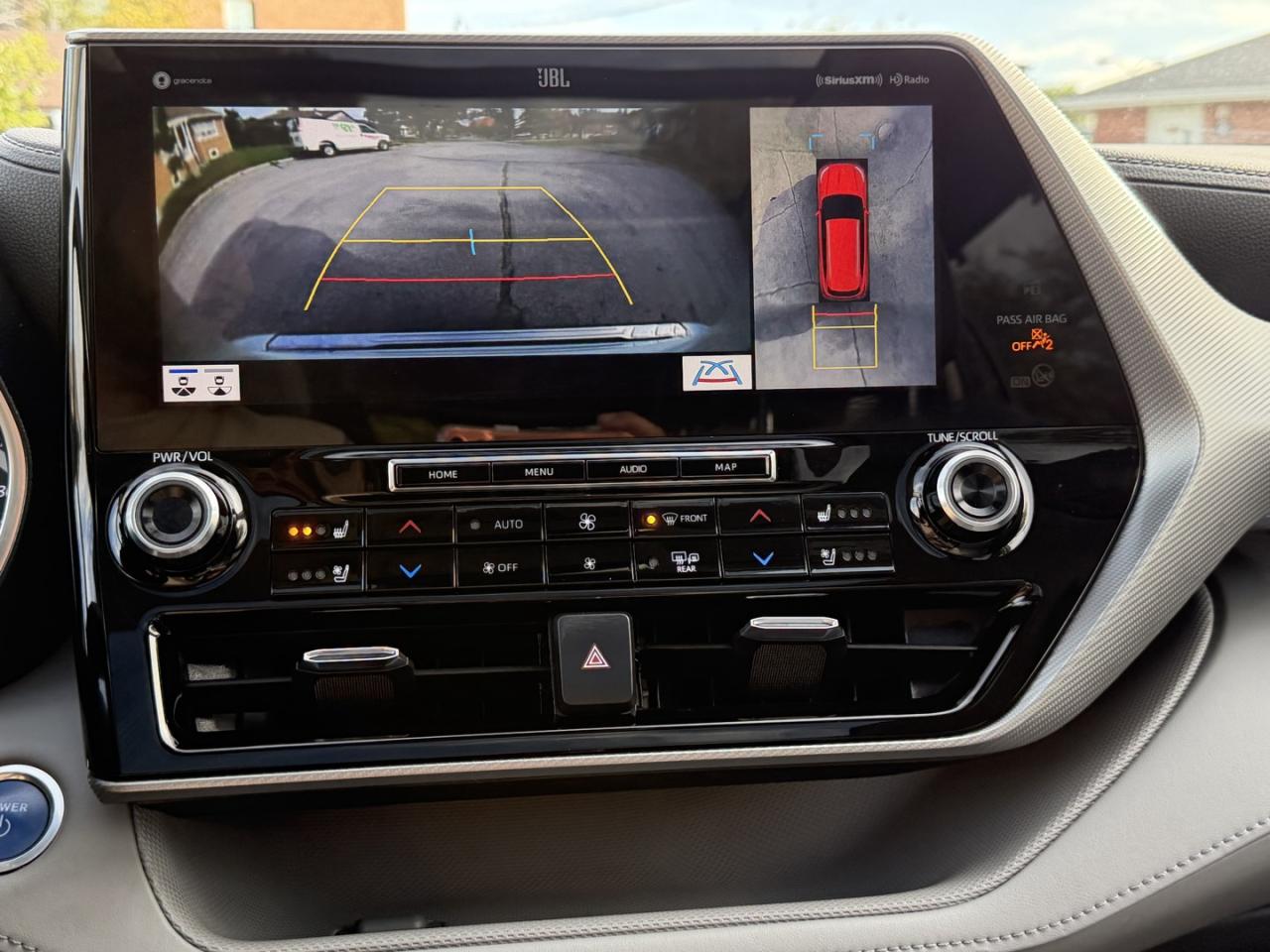 2020 Toyota Highlander HYBRID Limited AWD - Photo #20