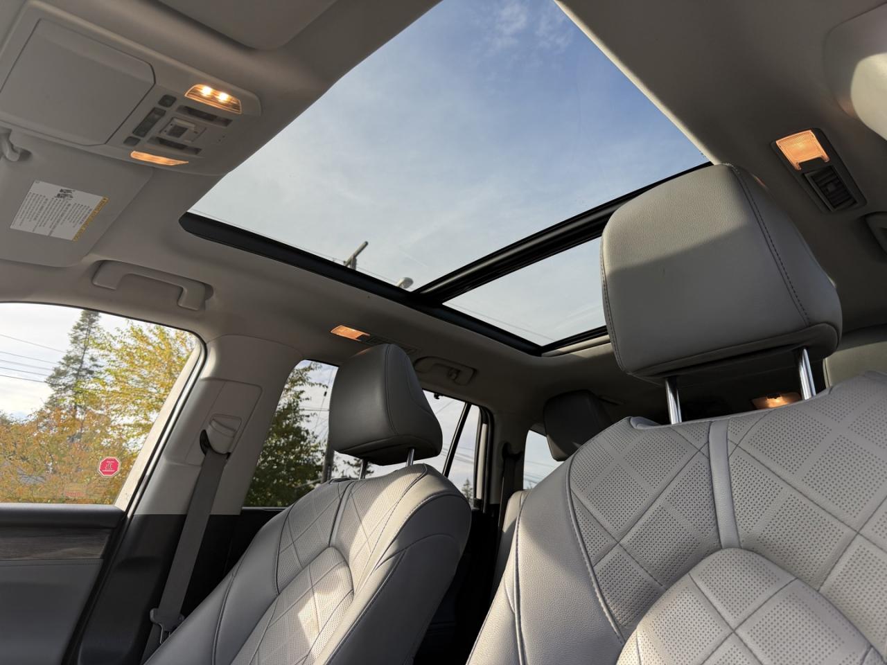 2020 Toyota Highlander HYBRID Limited AWD - Photo #29