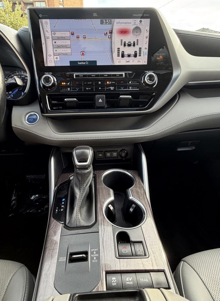 2020 Toyota Highlander HYBRID Limited AWD - Photo #23