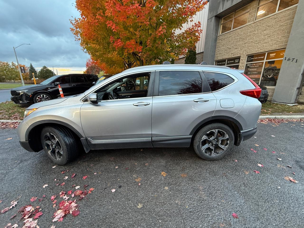 2018 Honda CR-V Touring AWD | LEATHER | CARPLAY | NAV Photo2