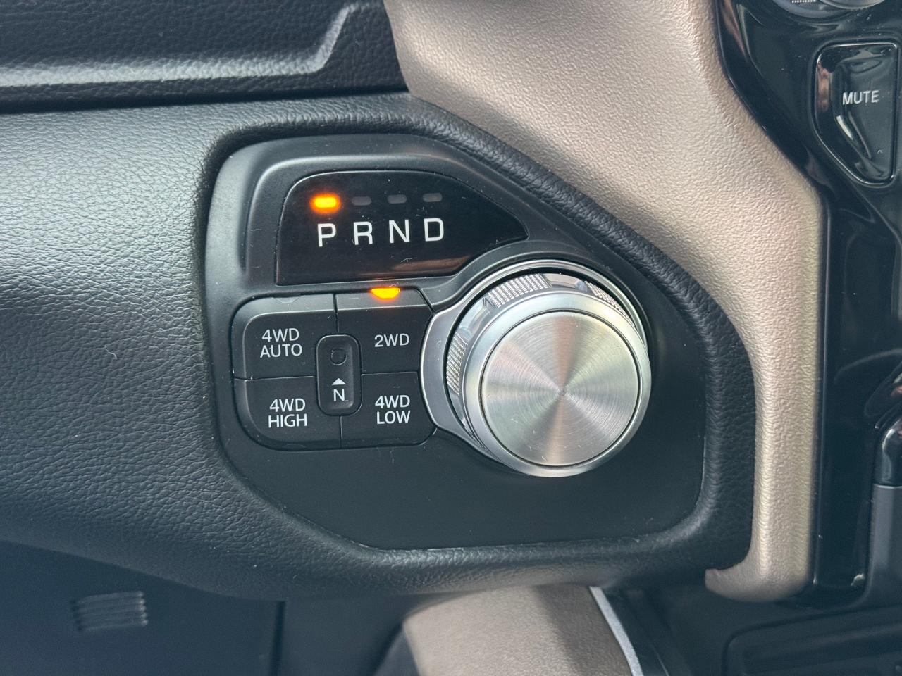 2019 RAM 1500 Laramie **MOON ROOF** - Photo #23