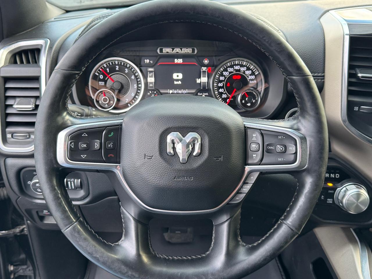 2019 RAM 1500 Laramie **MOON ROOF** - Photo #19