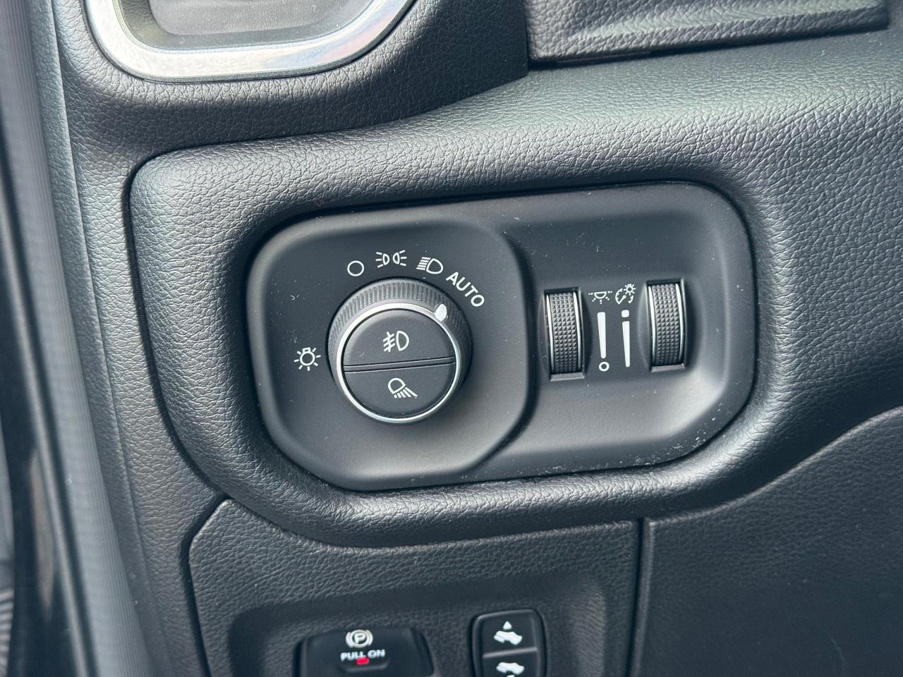 2019 RAM 1500 Laramie **MOON ROOF** - Photo #28
