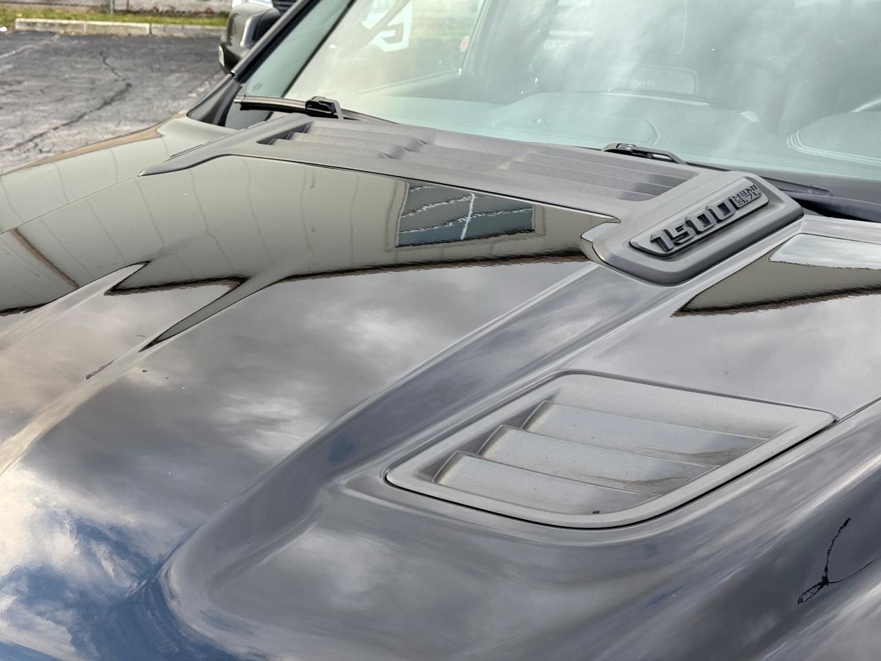 2019 RAM 1500 Laramie **MOON ROOF** - Photo #12