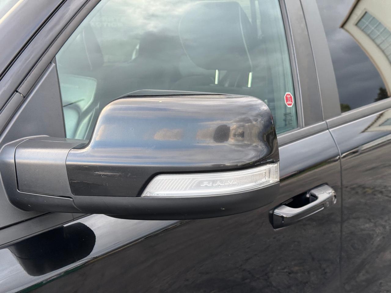 2019 RAM 1500 Laramie **MOON ROOF** - Photo #14