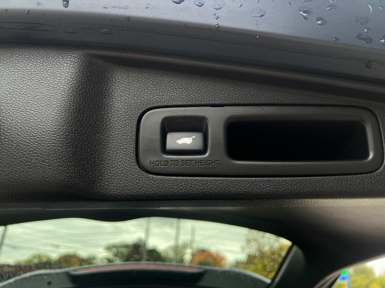 2017 Honda CR-V Touring No Accidents AWD Heated Seats Blindspot - Photo #12