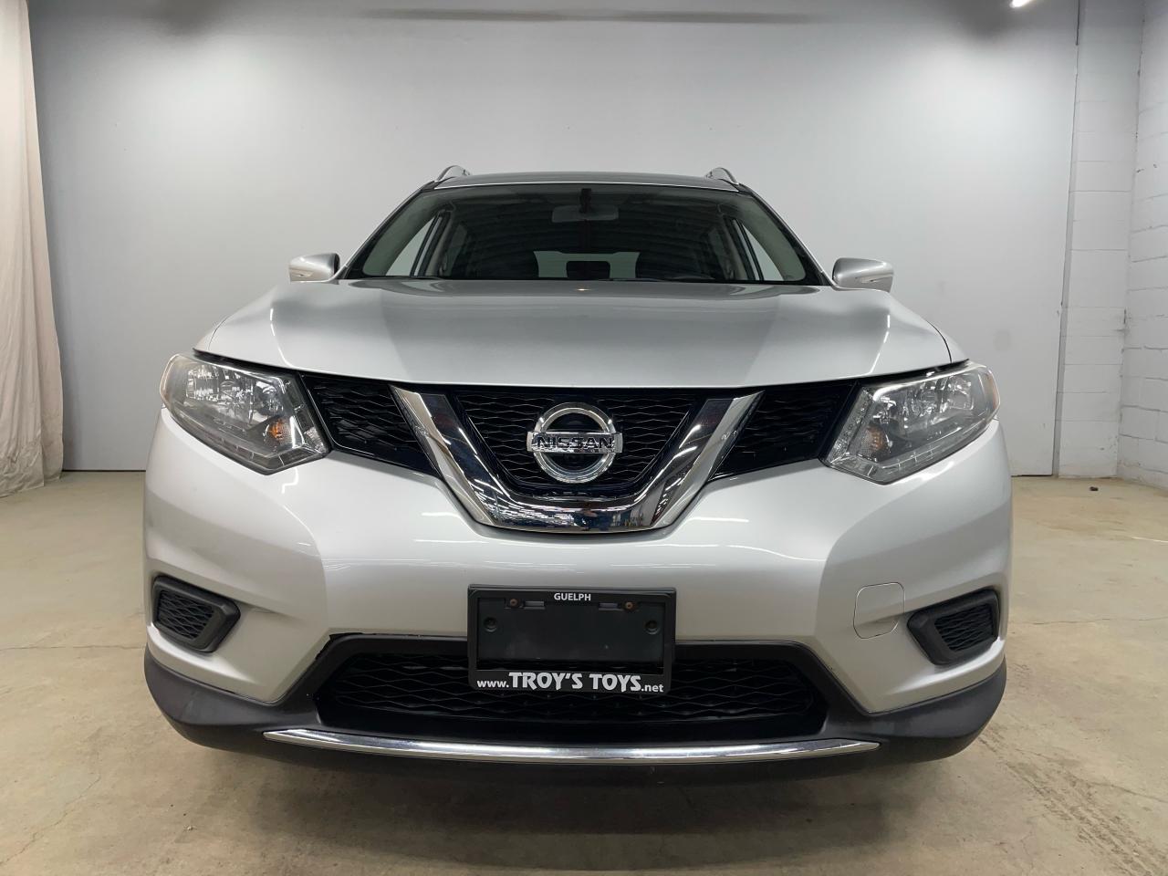 2015 Nissan Rogue SV Photo2