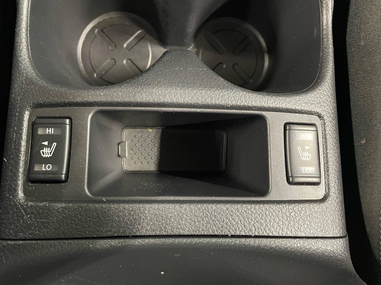 2015 Nissan Rogue SV Photo19