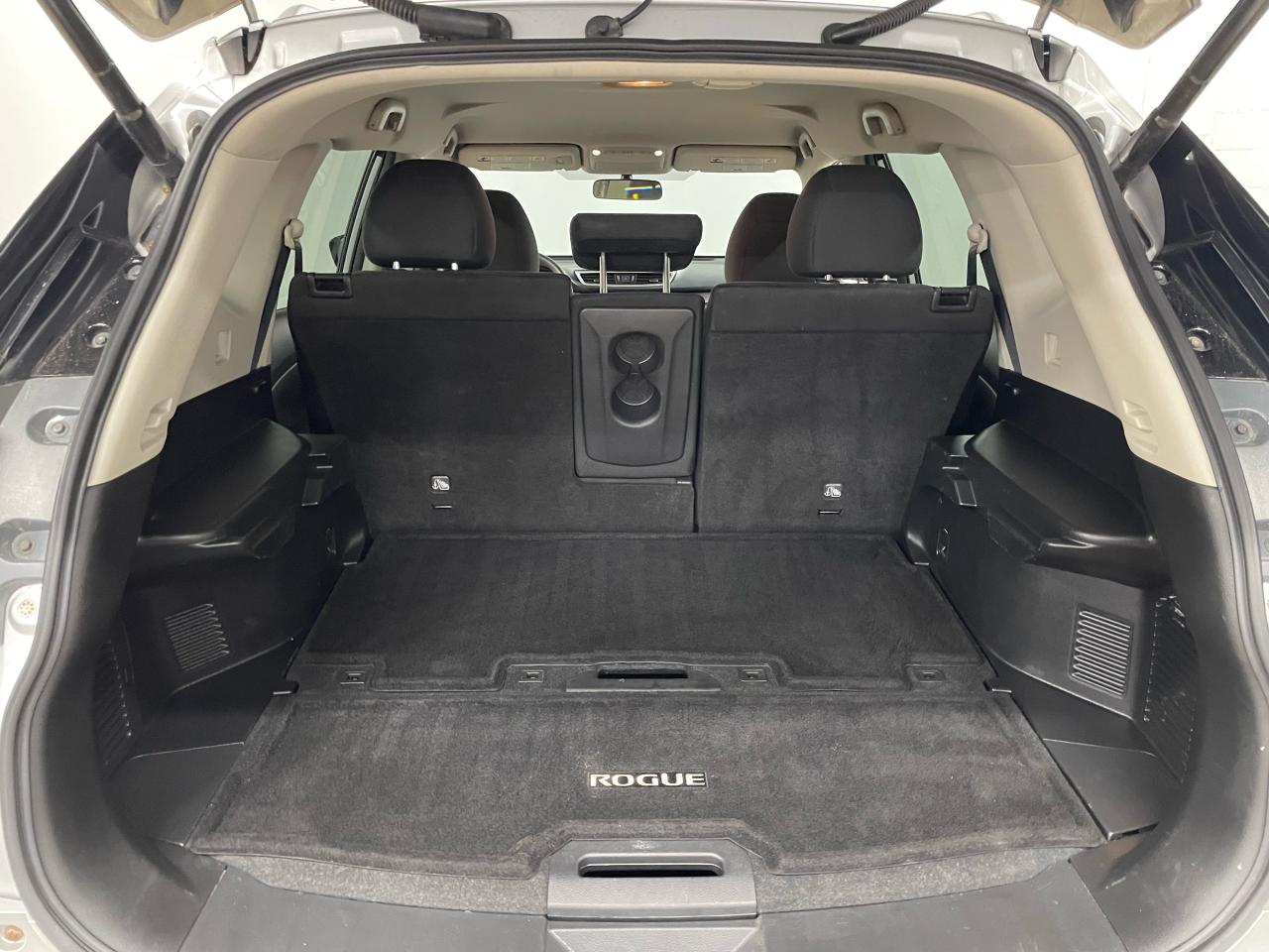 2015 Nissan Rogue SV Photo6