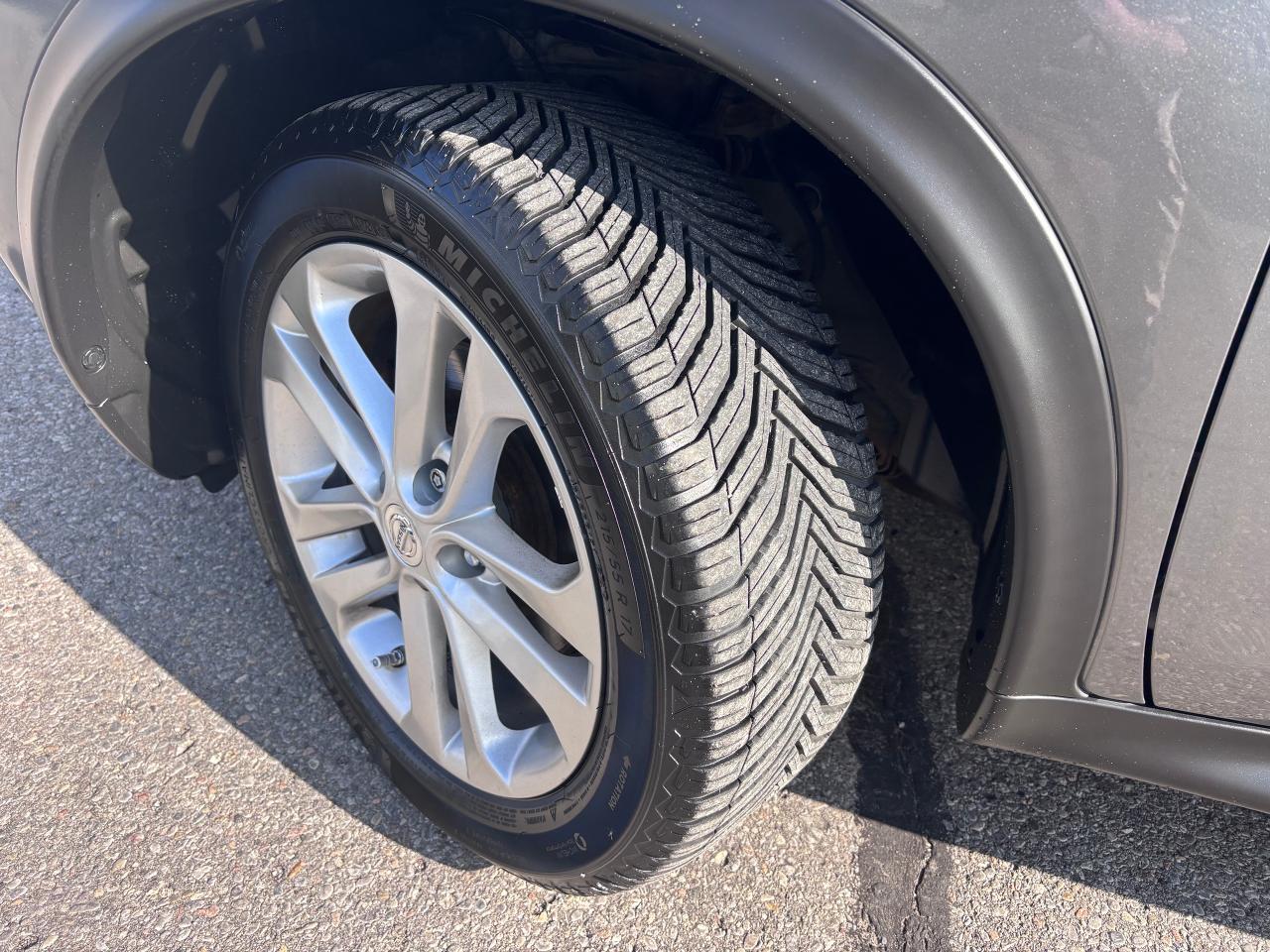 2016 Nissan Juke SV GREAT DEAL LOW KMS!! - Photo #3