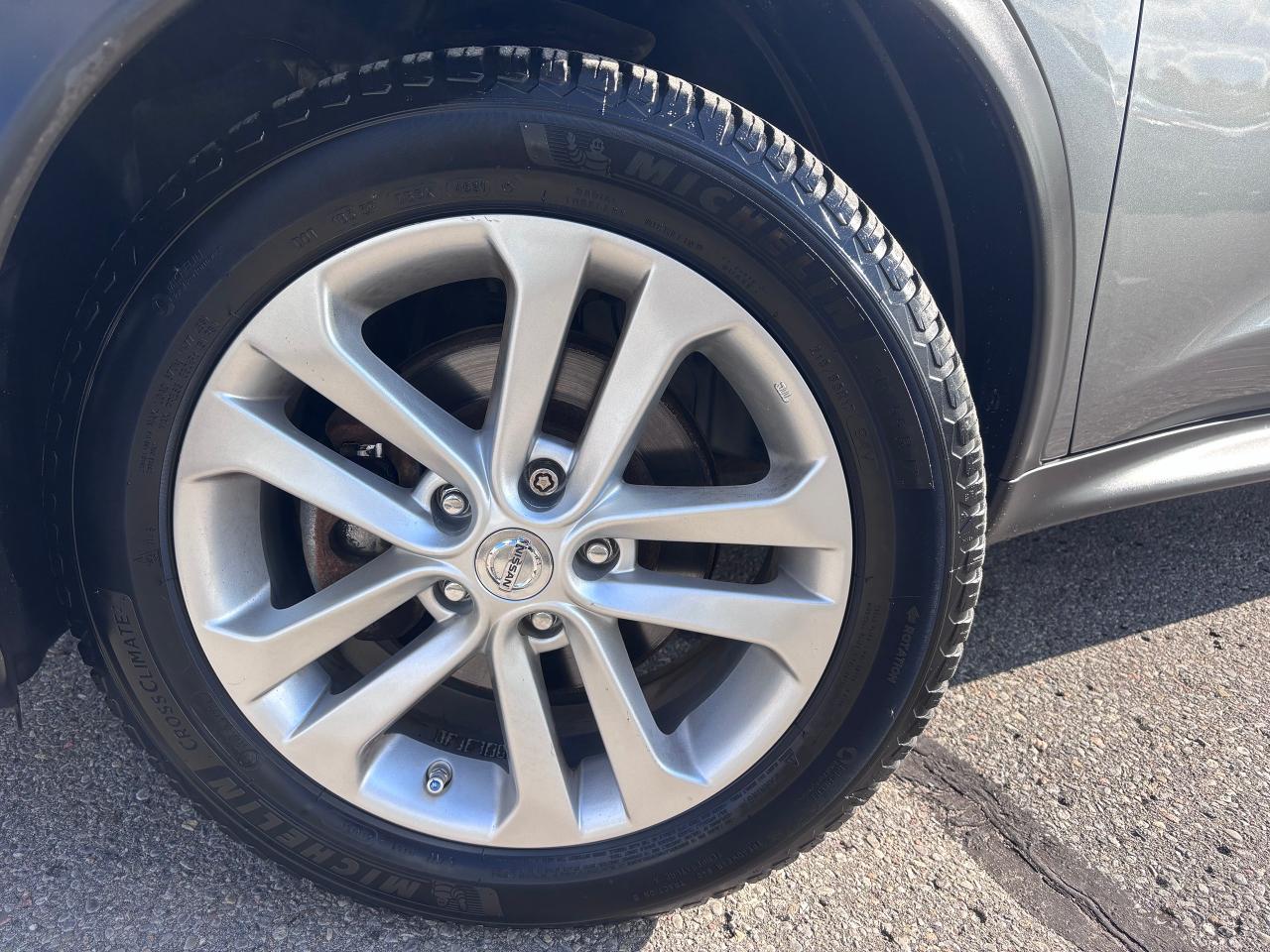 2016 Nissan Juke SV GREAT DEAL LOW KMS!! - Photo #2