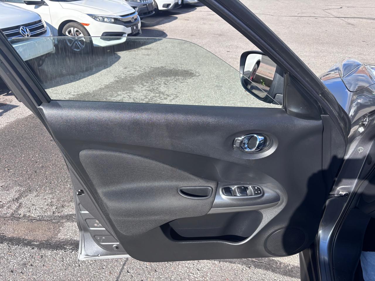 2016 Nissan Juke SV GREAT DEAL LOW KMS!! - Photo #16