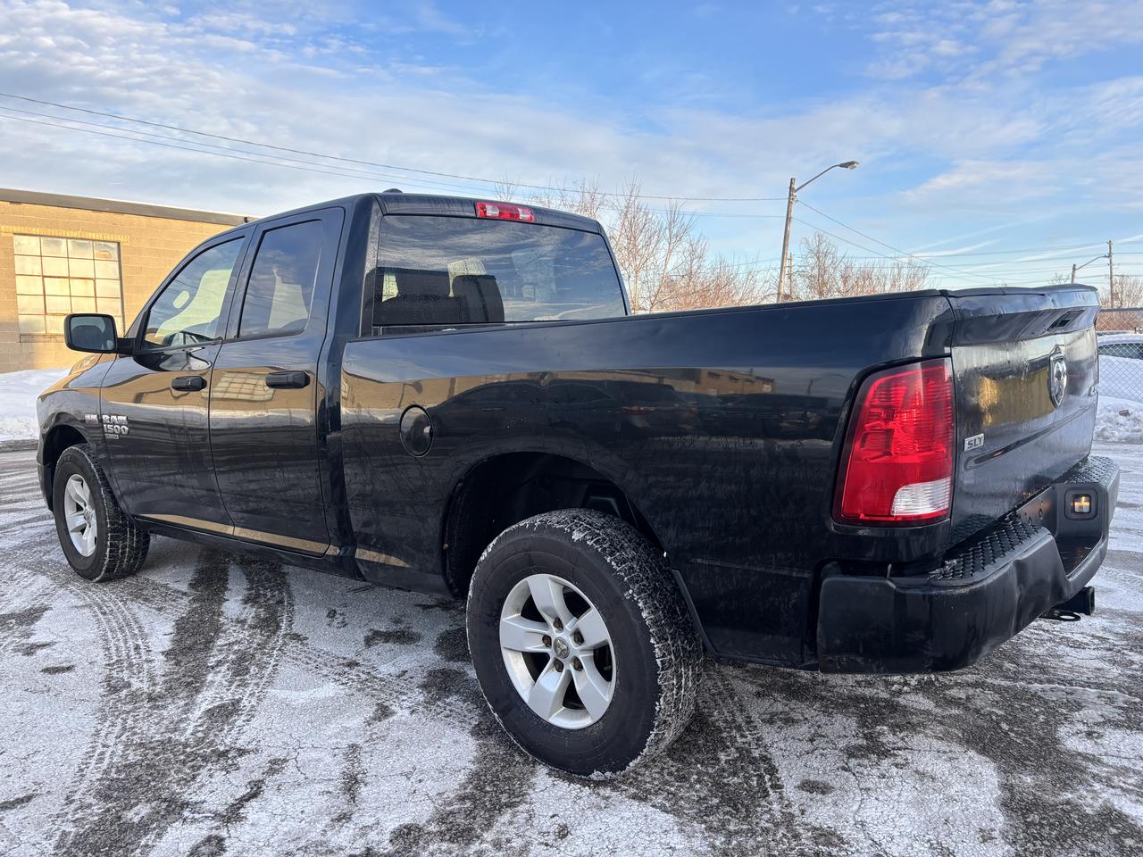 2019 RAM 1500 Classic TRADESMAN 4WD - Photo #3