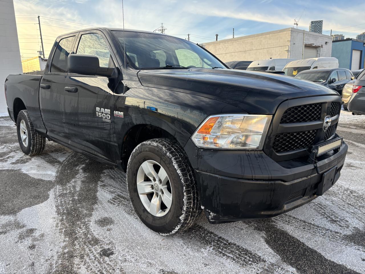 2019 RAM 1500 Classic TRADESMAN 4WD - Photo #2