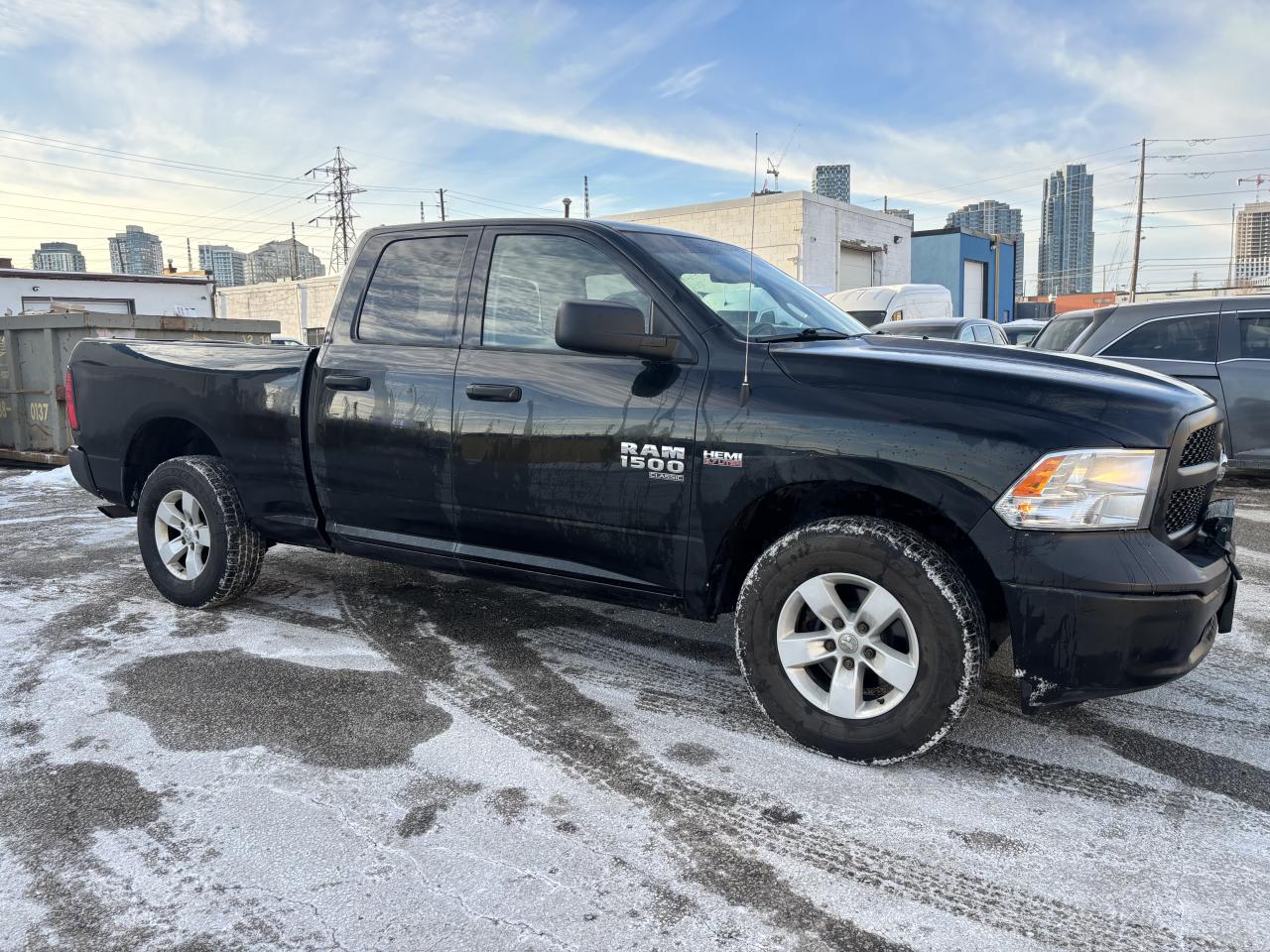 2019 RAM 1500 Classic TRADESMAN 4WD - Photo #5