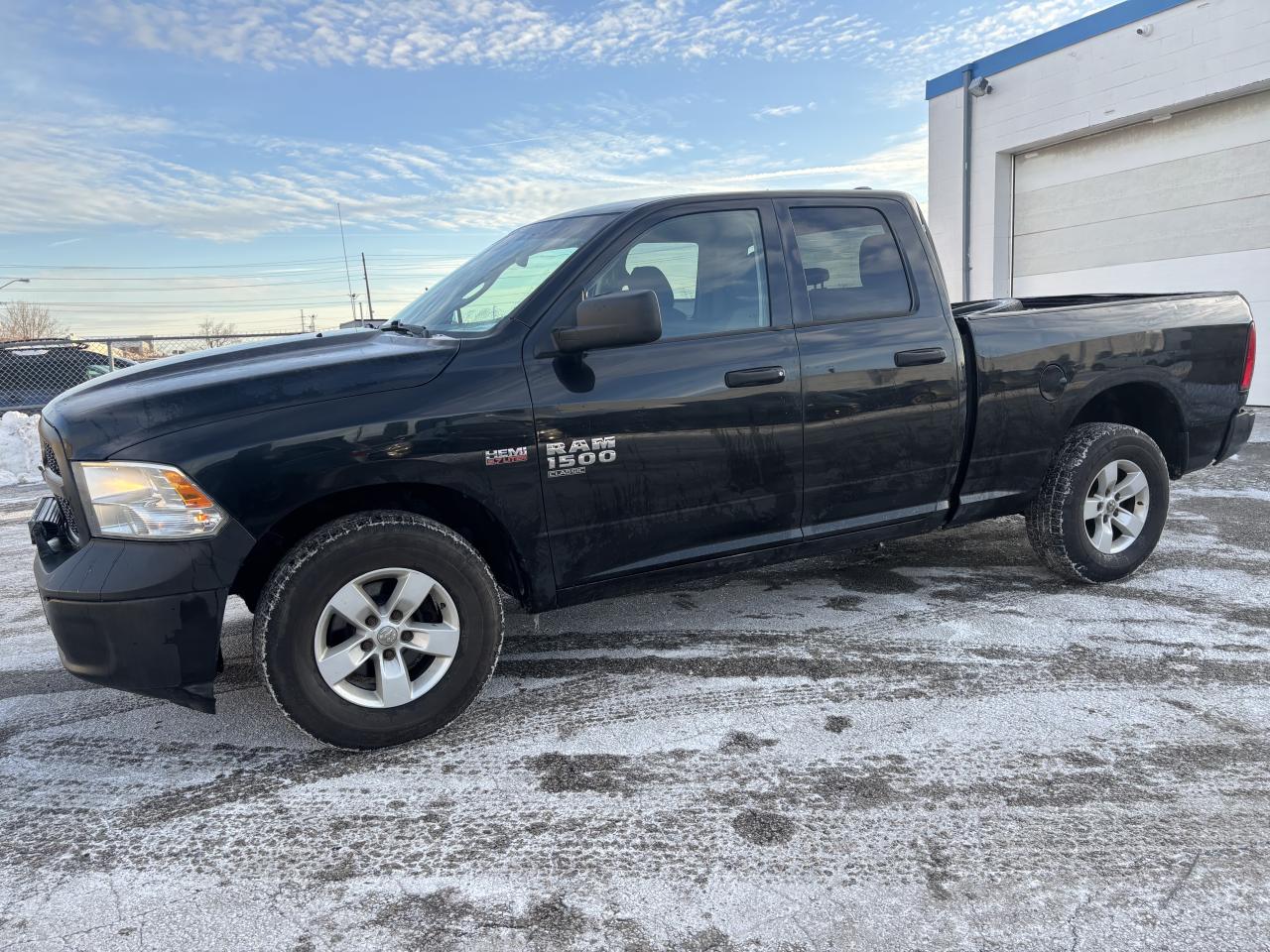 2019 RAM 1500 Classic TRADESMAN 4WD - Photo #4