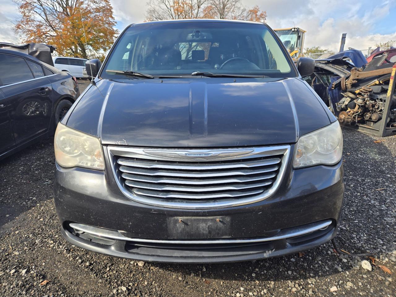 2014 Chrysler Town & Country TOURING - Photo #2