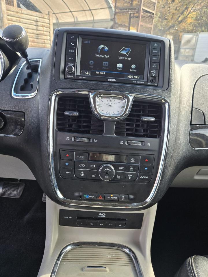 2014 Chrysler Town & Country TOURING - Photo #14