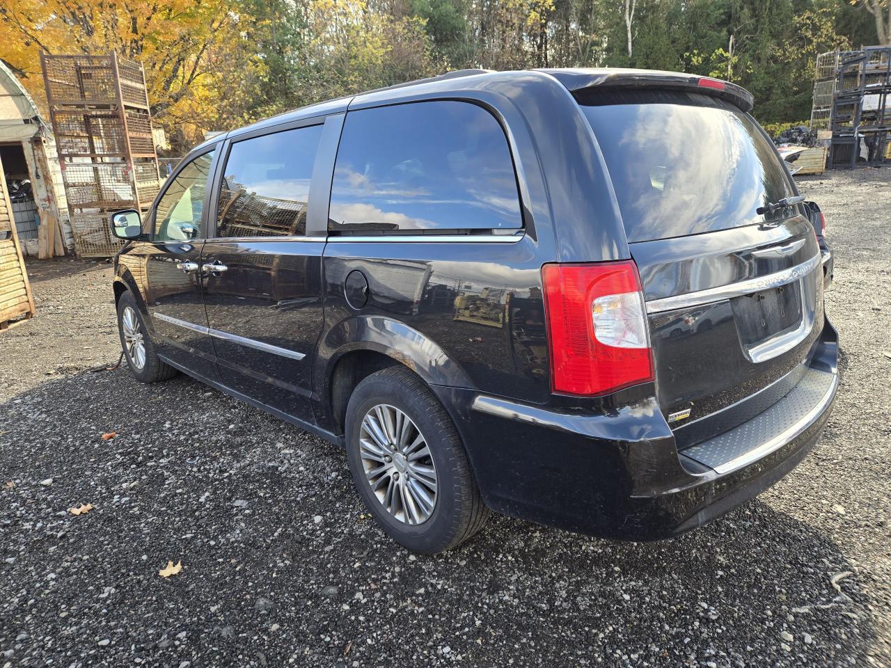 2014 Chrysler Town & Country TOURING - Photo #6