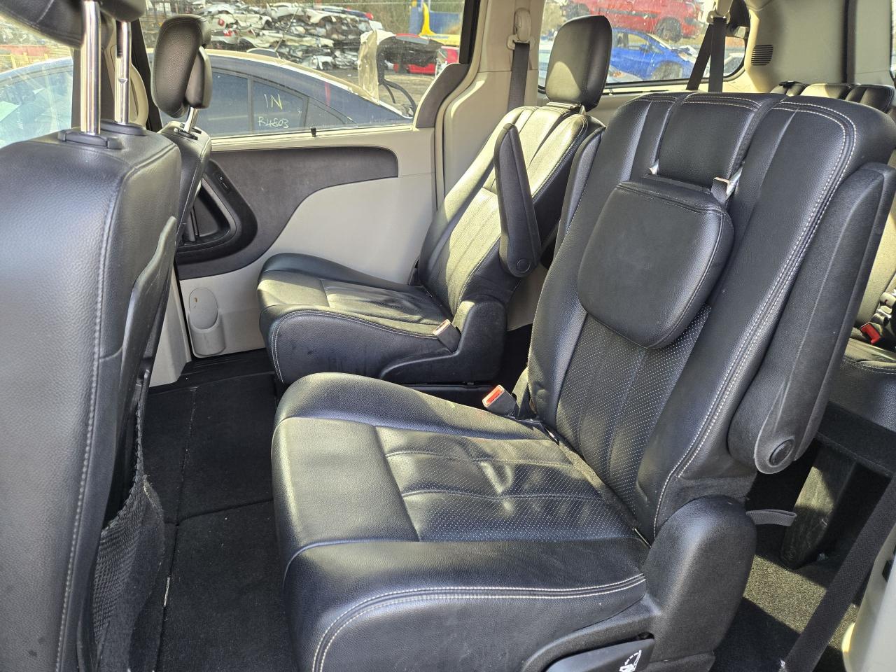 2014 Chrysler Town & Country TOURING - Photo #8