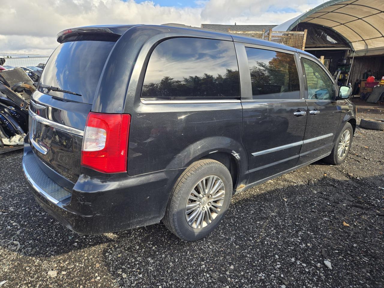 2014 Chrysler Town & Country TOURING - Photo #4