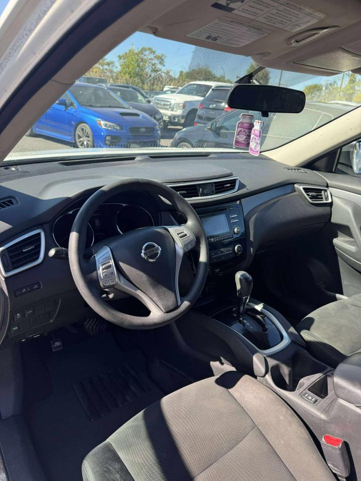 2016 Nissan Rogue SV - Photo #6