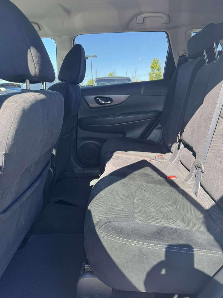 2016 Nissan Rogue SV - Photo #8
