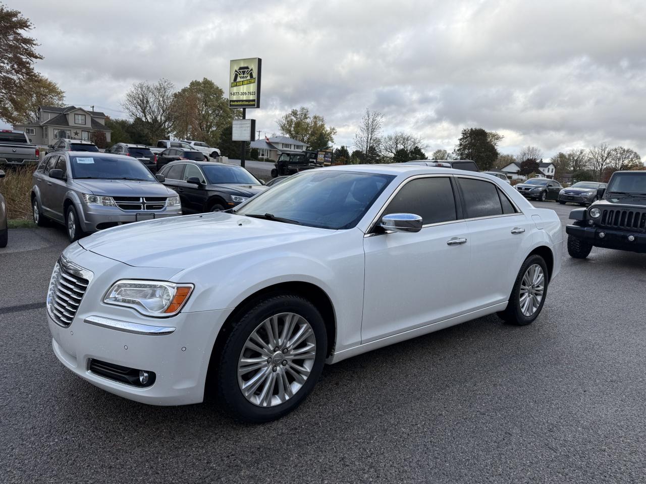 2013 Chrysler 300 C 300C*** Rare *** Clean Car! ***LOW KMS - Photo #3