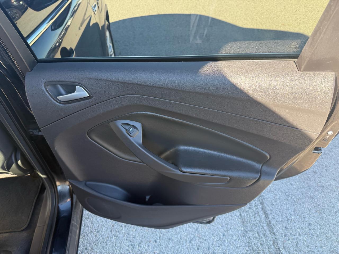 2014 Ford Escape SE**** CHECK IT out!! *** low price SUV! - Photo #12