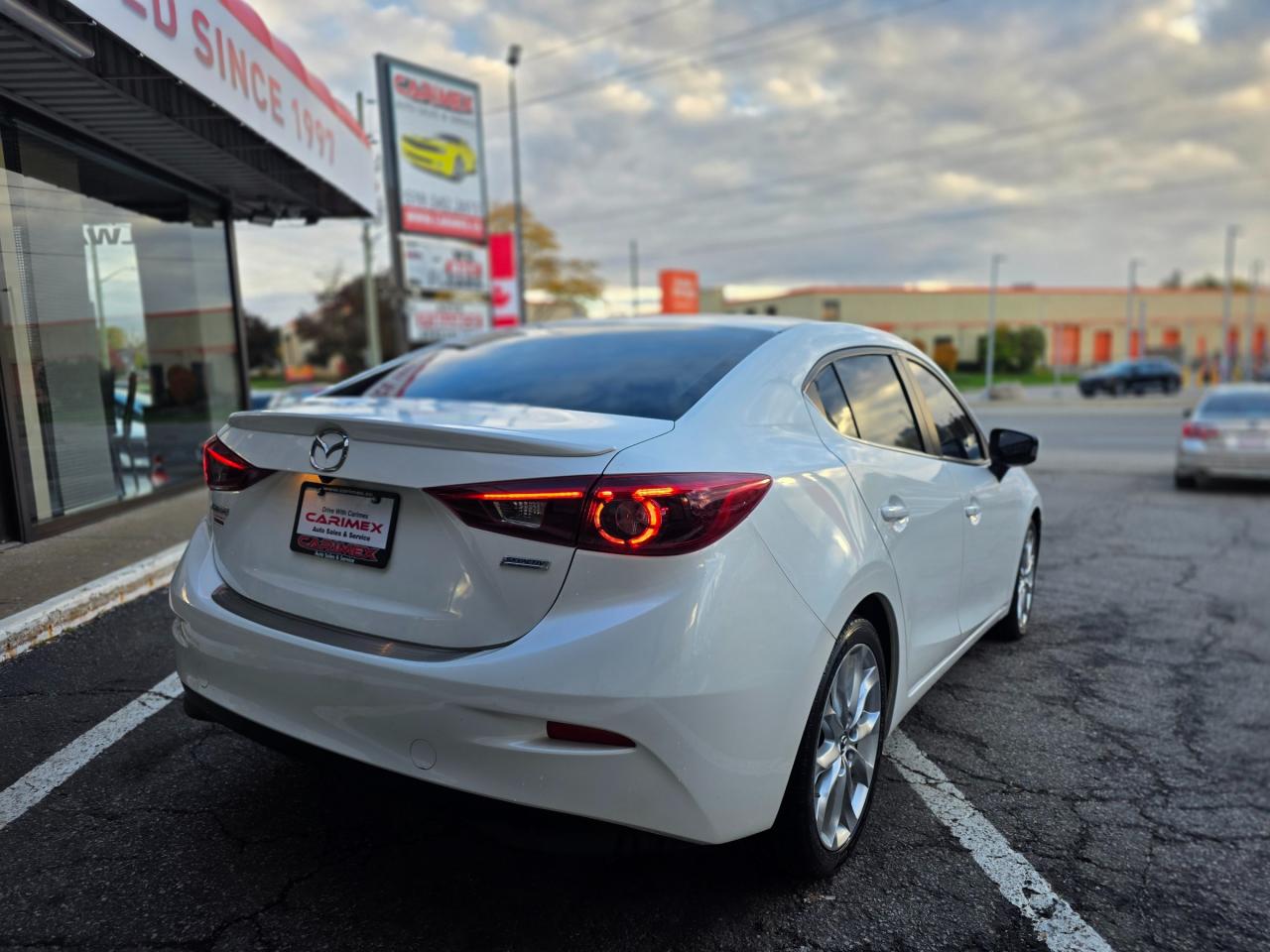 2015 Mazda MAZDA3 GT MANUAL | Leather | BOSE | Navi | Sunroof Photo4