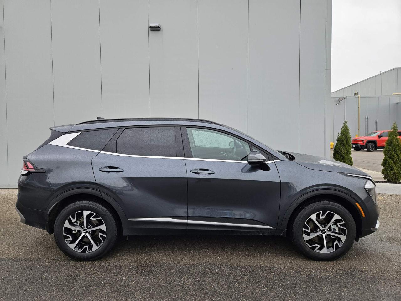 2025 Kia Sportage EX One Owner | AWD | Leather | Navigation | Sunroof | 18" Wheels Photo