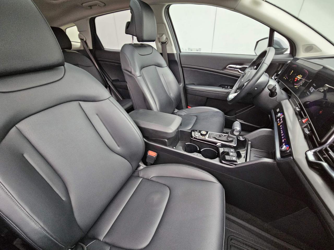 2025 Kia Sportage EX One Owner | AWD | Leather | Navigation | Sunroof | 18" Wheels Photo