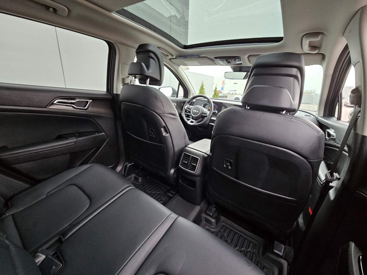 2025 Kia Sportage EX One Owner | AWD | Leather | Navigation | Sunroof | 18" Wheels Photo