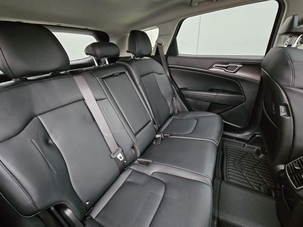 2025 Kia Sportage EX One Owner | AWD | Leather | Navigation | Sunroof | 18" Wheels Photo