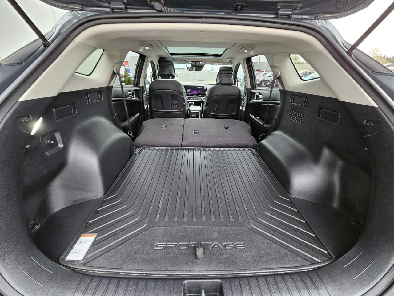 2025 Kia Sportage EX One Owner | AWD | Leather | Navigation | Sunroof | 18" Wheels Photo