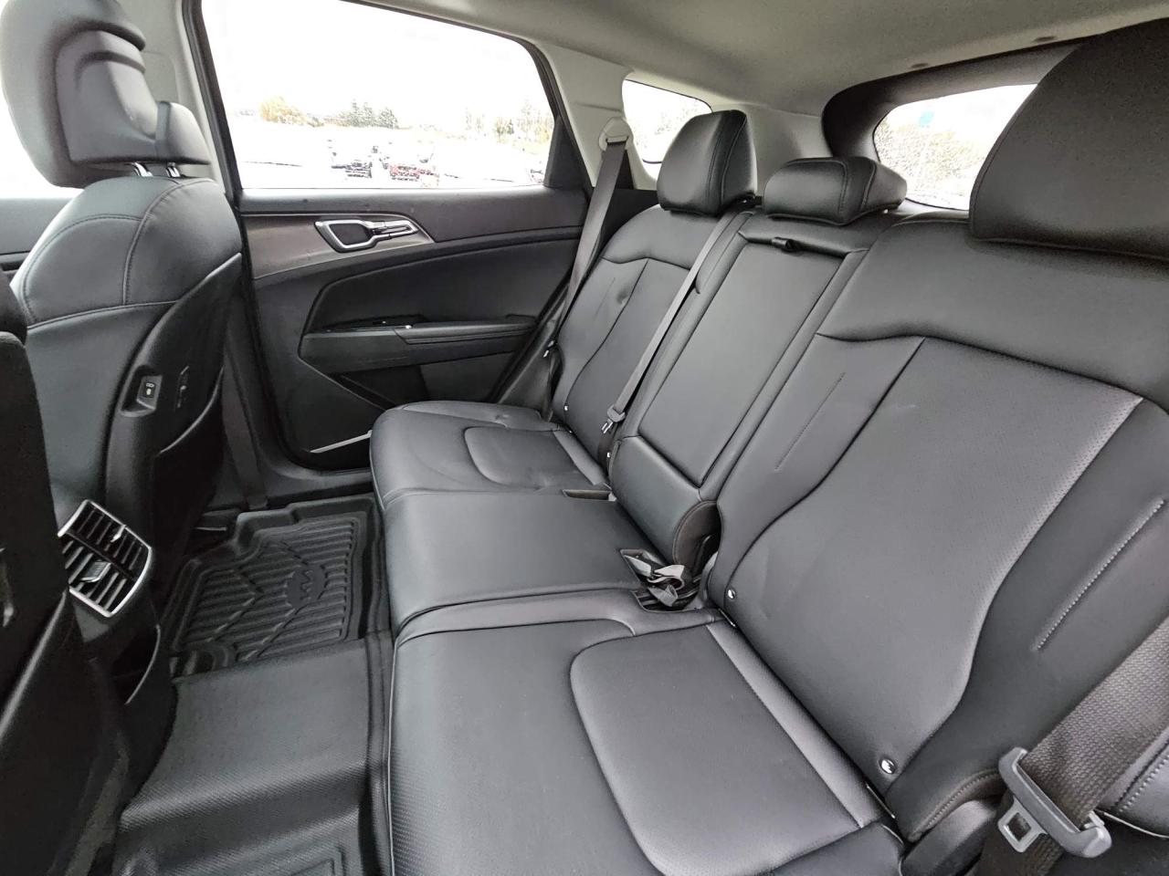 2025 Kia Sportage EX One Owner | AWD | Leather | Navigation | Sunroof | 18" Wheels Photo