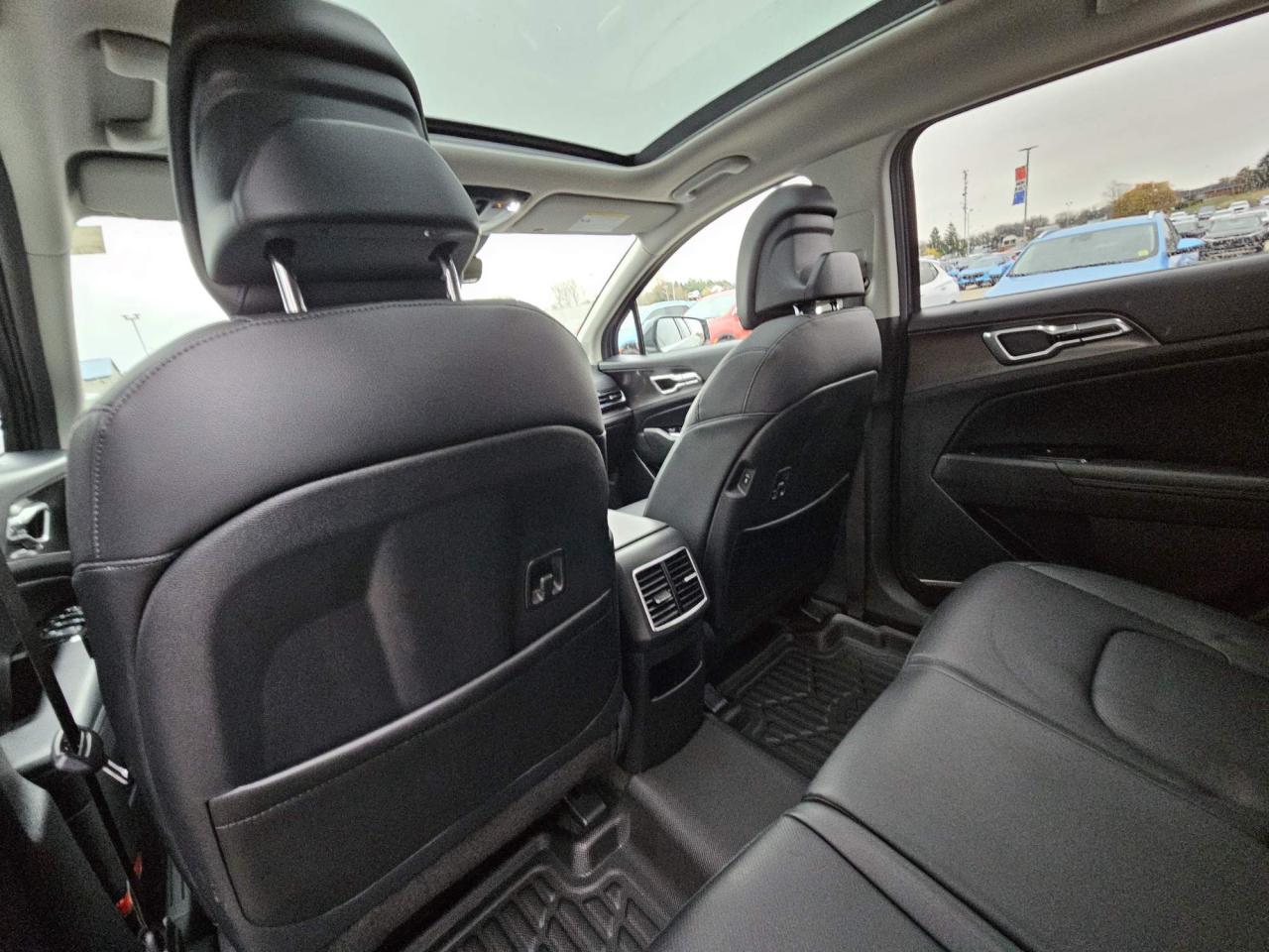 2025 Kia Sportage EX One Owner | AWD | Leather | Navigation | Sunroof | 18" Wheels Photo